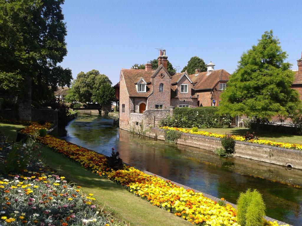 The Retro Bed & Breakfast Canterbury Exterior photo